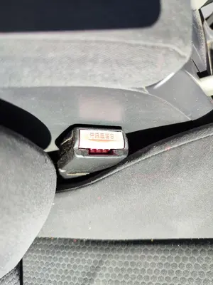 Foto de ENGANCHE CINTURON DELANTERO DERECHO RENAULT MEGANE II BERLINA 5P 1.5 dCi Diesel (101 CV / 74 KW)