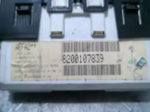 Foto de PANTALLA MULTIFUNCION RENAULT MEGANE II BERLINA 5P 1.9 dCi Diesel (120 CV / 88 KW) referencia 8200107839 foto 4