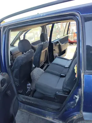 Foto de GOMAS CONTORNO PUERTA OPEL ZAFIRA A 1.6 16V (101 CV / 74 KW)