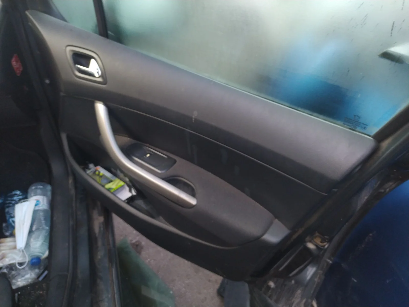 Foto de GUARNECIDO PUERTA DELANTERA DERECHA PEUGEOT 308 1.6 16V HDi (90 CV / 66 KW) referencia 9342Q4