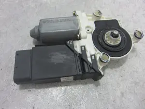 Foto de MOTOR ELEVALUNAS DELANTERO DERECHO VOLKSWAGEN GOLF IV BERLINA (1J1)(10.1997) 1.6 (101 CV / 74 KW) referencia 1J1959802D foto 3
