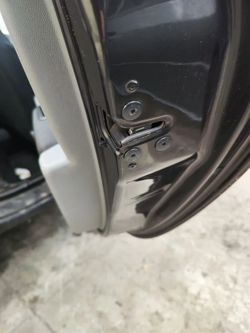 Foto de CERRADURA PUERTA TRASERA DERECHA RENAULT CLIO III 1.2 16V (75 CV / 55 KW)