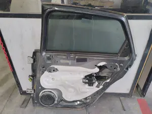 Foto de PUERTA TRASERA DERECHA CITROEN C4 BERLINA 1.6 e-HDi FAP (114 CV / 84 KW) foto 2