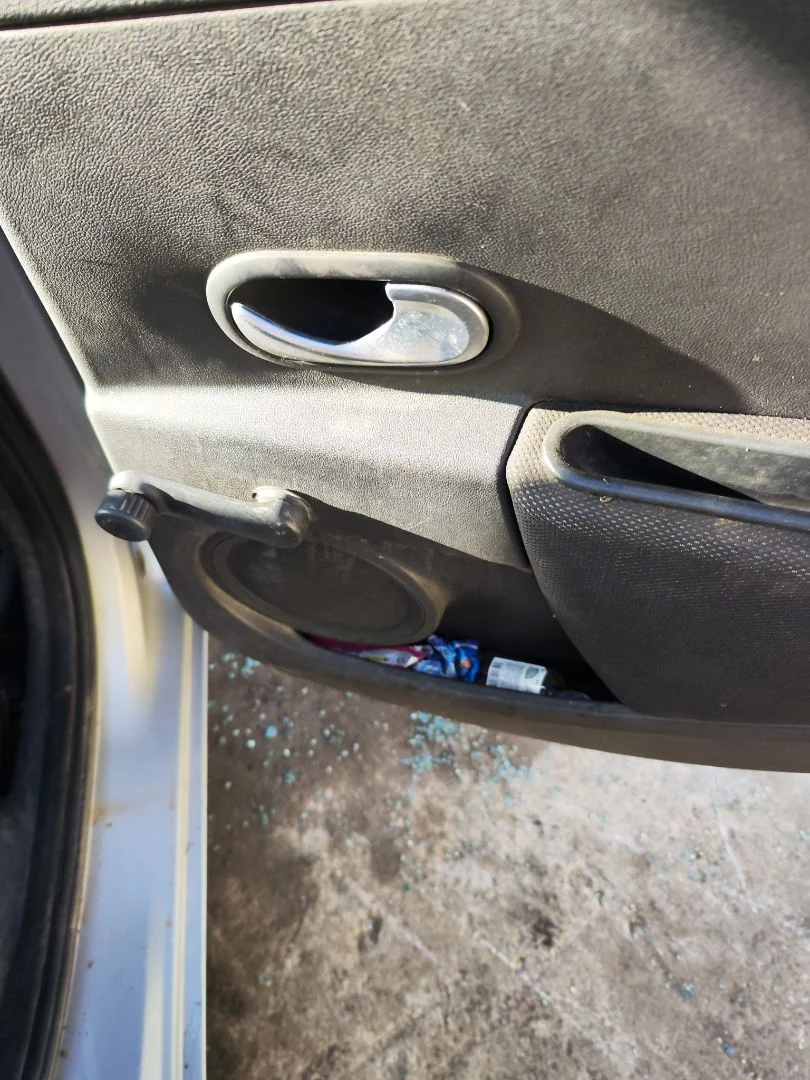 Foto de ELEVALUNAS TRASERO DERECHO RENAULT CLIO III 1.4 16V (98 CV / 72 KW)