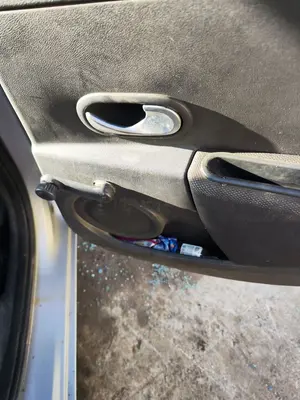 Foto de ELEVALUNAS TRASERO DERECHO RENAULT CLIO III 1.4 16V (98 CV / 72 KW)