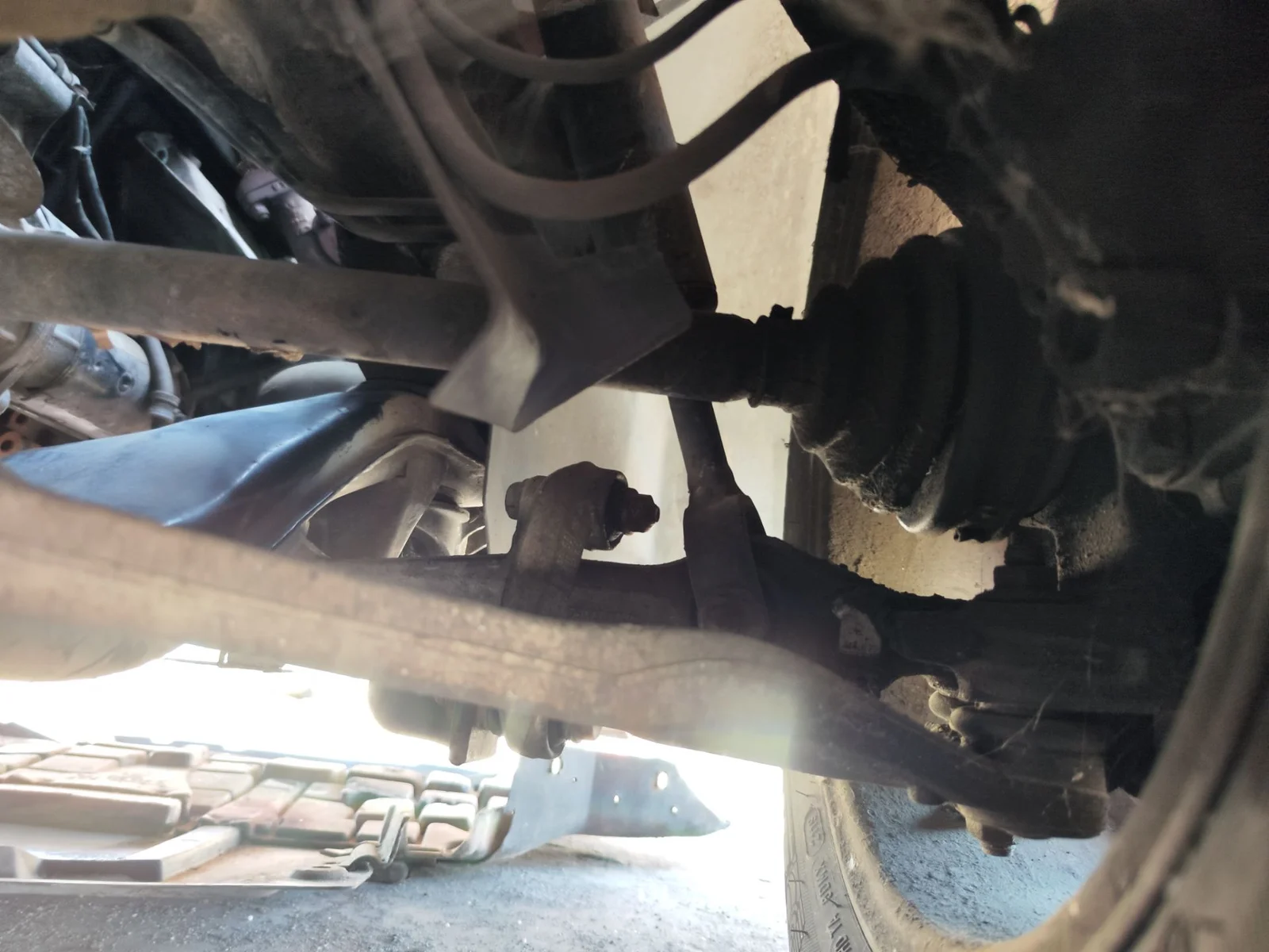 Foto de BRAZO SUSPENSION DELANTERO DERECHO VOLKSWAGEN PASSAT BERLINA (3B2) 1.9 TDI (116 CV / 85 KW)