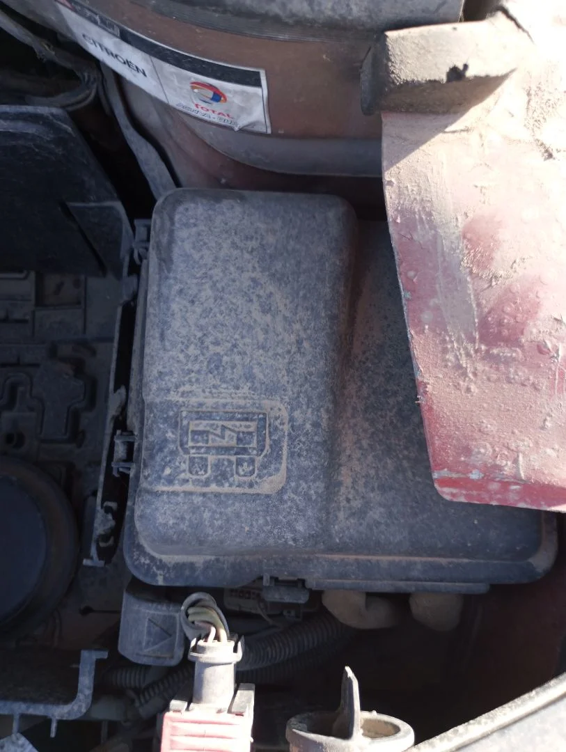 Foto de CAJA RELES / FUSIBLES CITROEN C2 1.4 (73 CV / 54 KW) referencia 6580NG