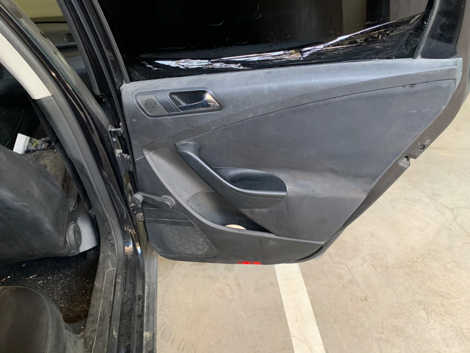 Foto de GUARNECIDO PUERTA TRASERA DERECHA VOLKSWAGEN PASSAT VARIANT (3C5) 2.0 TDI (140 CV / 103 KW) referencia 3C9867212DLFKZ