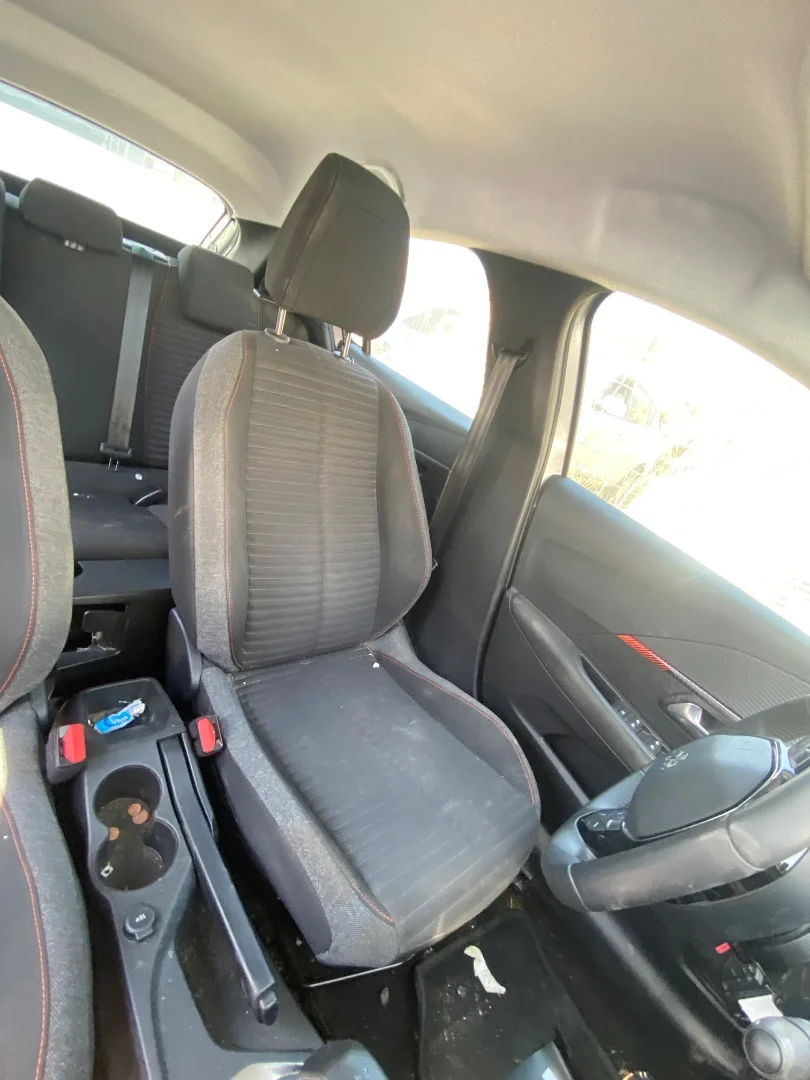 Foto de ASIENTO DELANTERO IZQUIERDO PEUGEOT 208 (P2) 1.2 PureTech (74 CV / 55 KW)