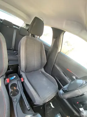 Foto de ASIENTO DELANTERO IZQUIERDO PEUGEOT 208 (P2) 1.2 PureTech (74 CV / 55 KW)
