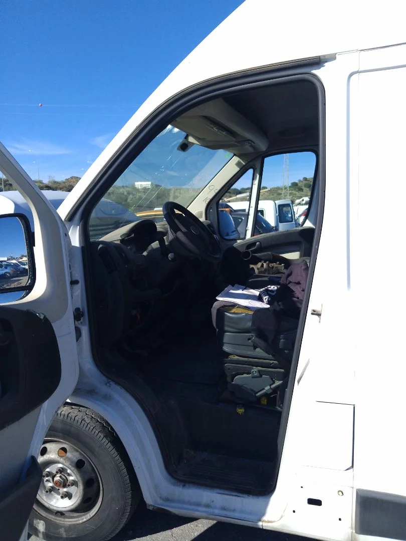 Foto de GOMAS CONTORNO PUERTA FIAT DUCATO 3 MAXI FURGÓN TS 35 (295) 2.3 JTD CAT (148 CV / 109 KW)