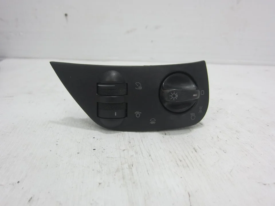 Foto de MANDO CALEFACCION / AIRE ACONDICIONADO VOLKSWAGEN POLO III (6N1) 1.9 Diesel (64 CV / 47 KW) referencia 6N1941531M