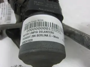 Foto de MOTOR LIMPIA DELANTERO PEUGEOT 206 1.4 (75 CV / 55 KW) referencia 0390241523 foto 3