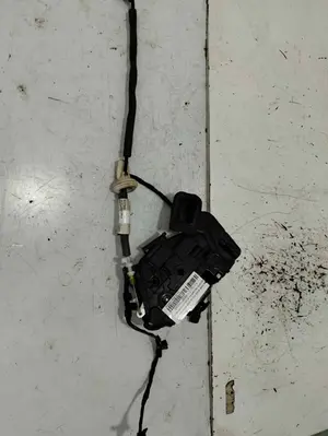 Foto de CERRADURA PUERTA DELANTERA DERECHA VOLKSWAGEN GOLF VII (5G1/BE1) 2.0 TDI (184 CV / 135 KW) referencia 5K1877016D foto 8