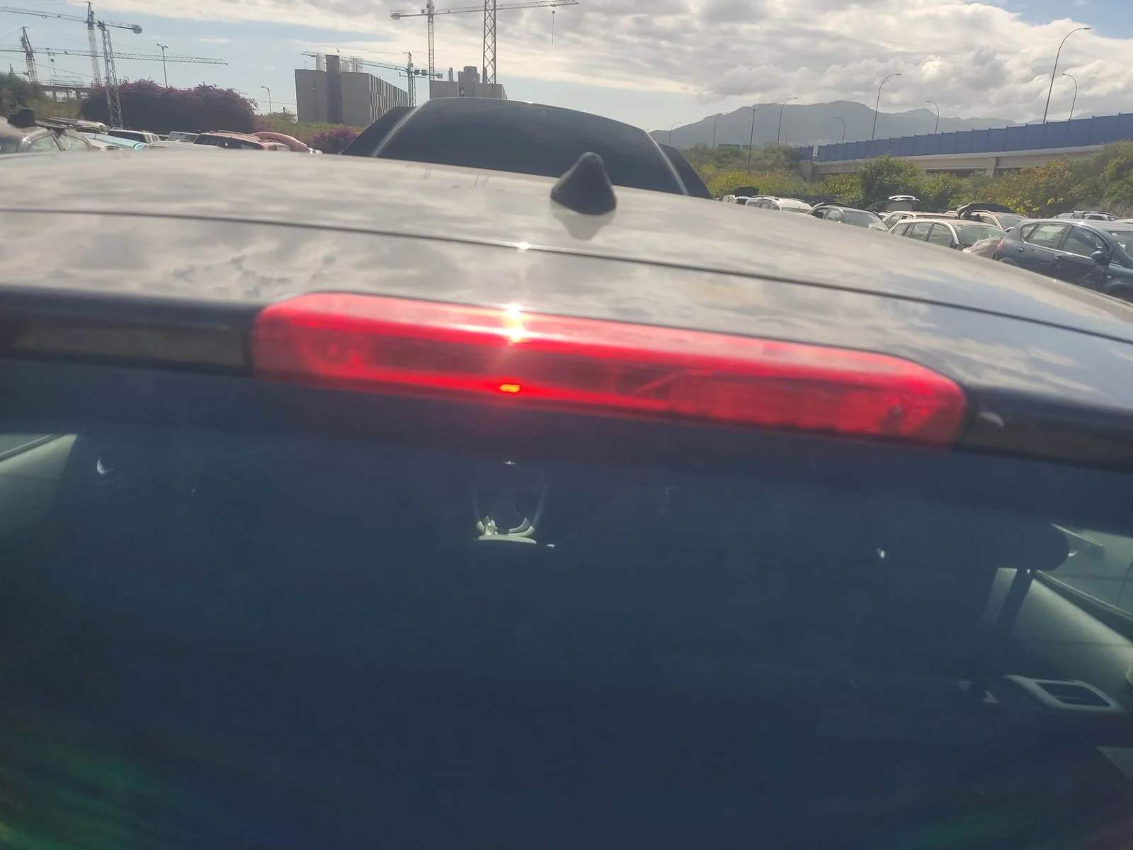 Foto de LUZ CENTRAL DE FRENO PEUGEOT 308 1.6 HDi FAP CAT (9HZ / DV6TED4) (109 CV / 80 KW) referencia 6350CR