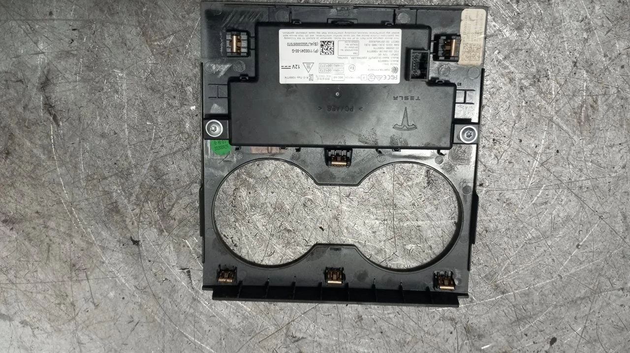 Foto de MODULO ELECTRONICO TESLA MODEL 3 eléctrico 258 kW (cont. 153 kW) (350 CV / 258 KW) referencia 1100241-00-G