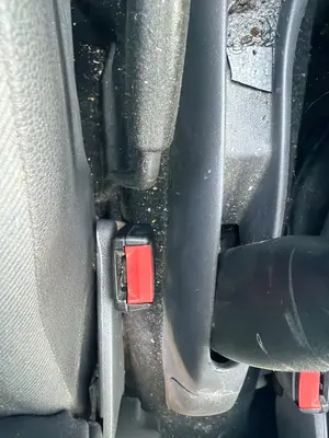 Foto de ENGANCHE CINTURON TRASERO IZQUIERDO SEAT CORDOBA BERLINA (6K2)