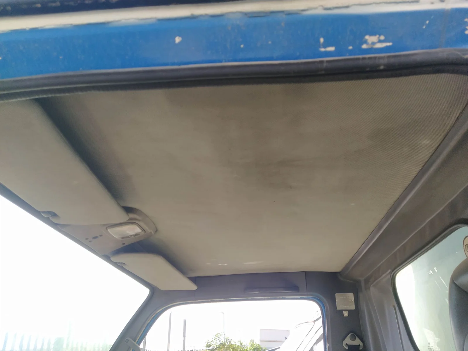 Foto de PARASOL IZQUIERDO NISSAN CABSTAR 3.0 Diesel (125 CV / 92 KW)