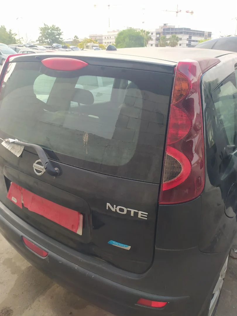 Foto de PORTON TRASERO NISSAN NOTE (E11E) 1.4 CAT (88 CV / 65 KW)