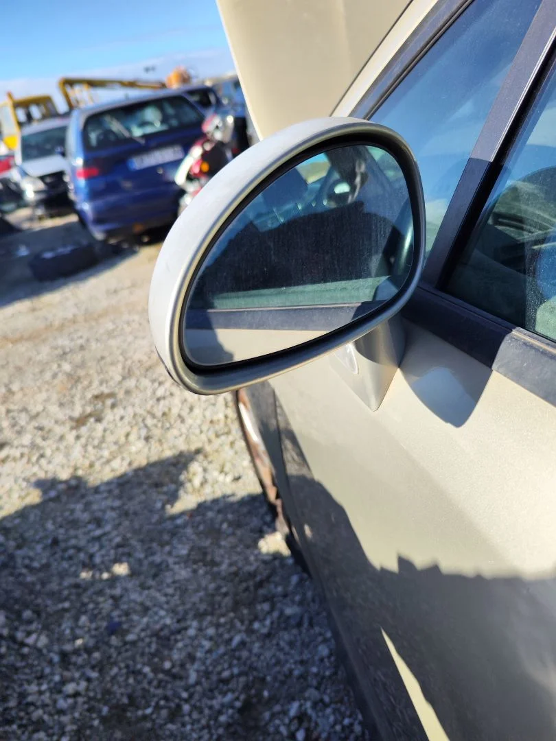 Foto de RETROVISOR IZQUIERDO CITROEN C4 BERLINA 1.6 16V HDi (90 CV / 66 KW) referencia 8149YP