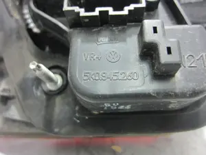 Foto de PILOTO TRASERO DERECHO INTERIOR VOLKSWAGEN GOLF VI (5K1)(10.2008) 1.6 TDI DPF (105 CV / 77 KW) referencia 5K0945260 foto 5