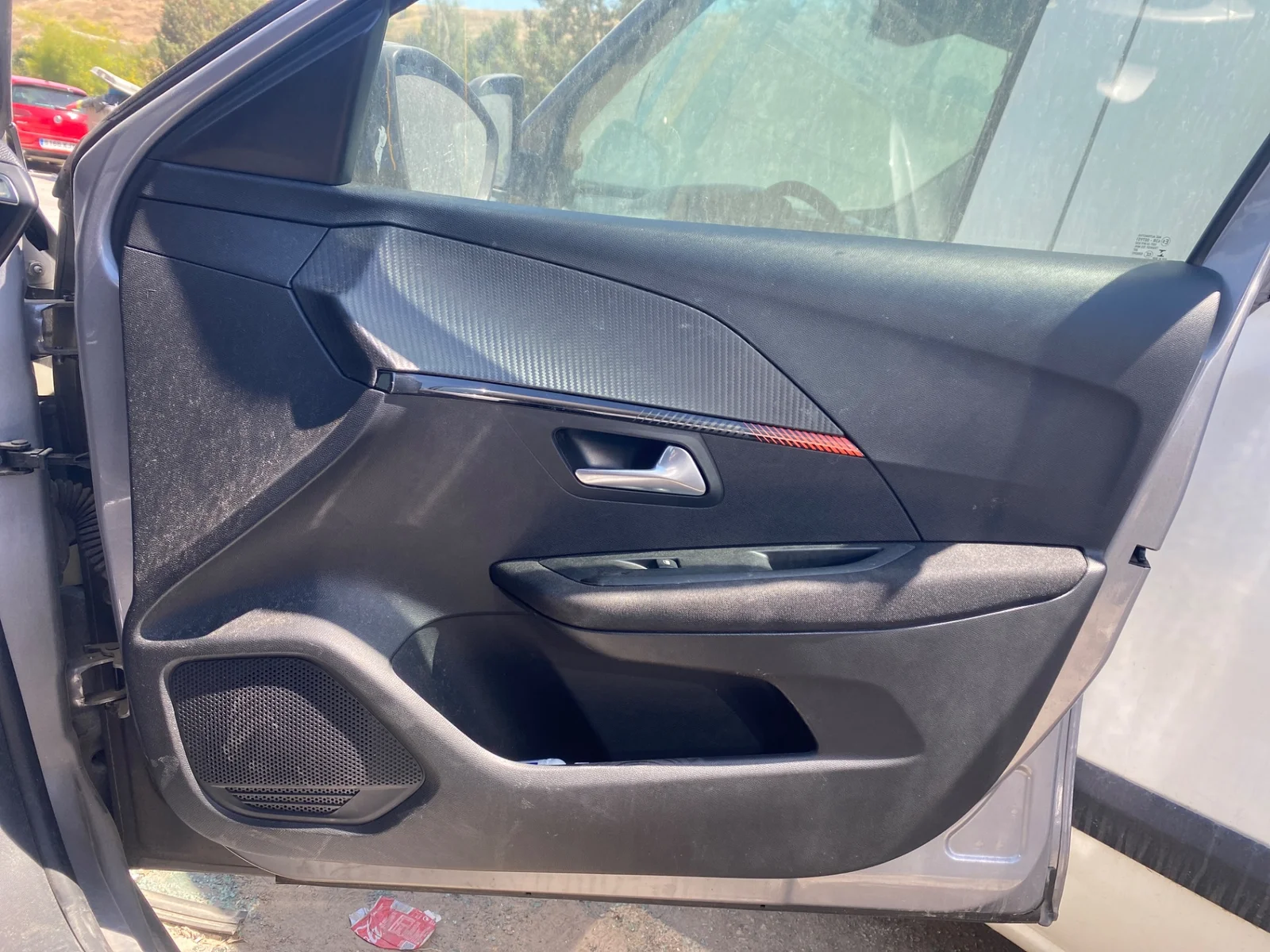 Foto de GUARNECIDO PUERTA DELANTERA DERECHA PEUGEOT 208 (P2) 1.2 PureTech (74 CV / 55 KW) referencia 98301551AK