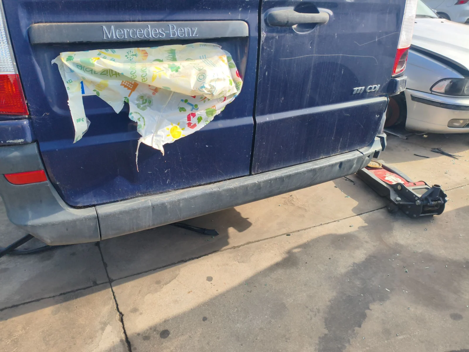 Foto de PARAGOLPES TRASERO MERCEDES-BENZ VITO MIXTO (639) 2.1 CDI CAT (109 CV / 80 KW)