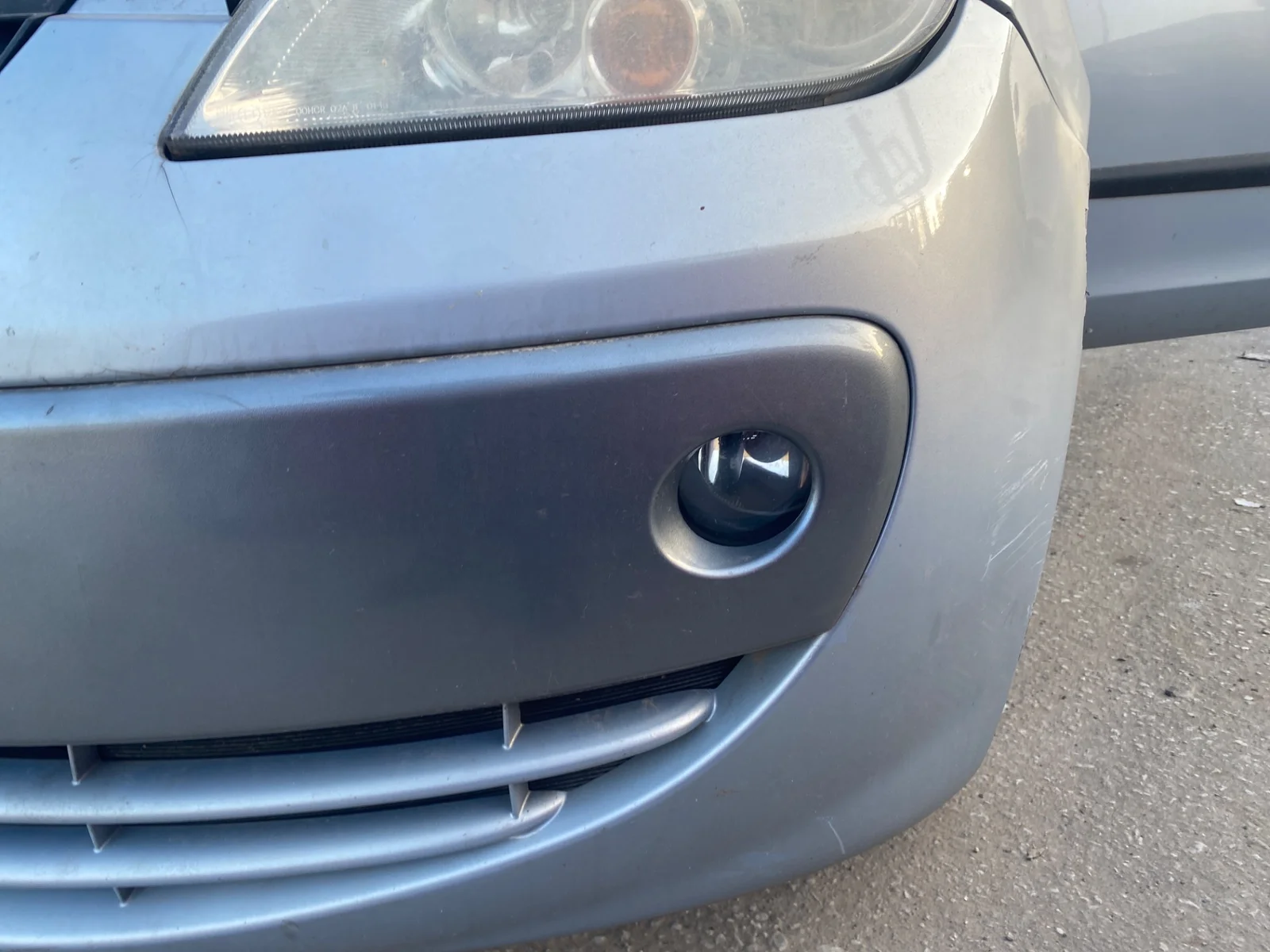 Foto de FARO ANTINIEBLA IZQUIERDO MITSUBISHI COLT CZ3 BERL. 5 (Z30A) 1.3 CAT (95 CV / 70 KW)