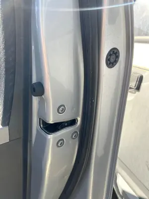 Foto de CERRADURA PUERTA DELANTERA DERECHA TOYOTA YARIS (KSP9/SCP9/NLP9) 1.3 16V CAT (101 CV / 74 KW) referencia 690300D140