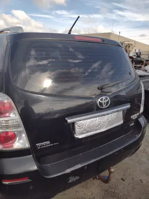 Foto de PORTON TRASERO TOYOTA COROLLA VERSO (R1) 2.2 Turbodiesel CAT (136 CV / 100 KW)