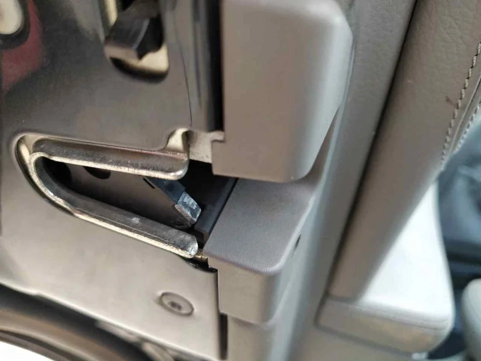 Foto de CERRADURA PUERTA TRASERA IZQUIERDA MERCEDES-BENZ CLS (BM 219) 5.0 V8 24V CAT (306 CV / 225 KW)