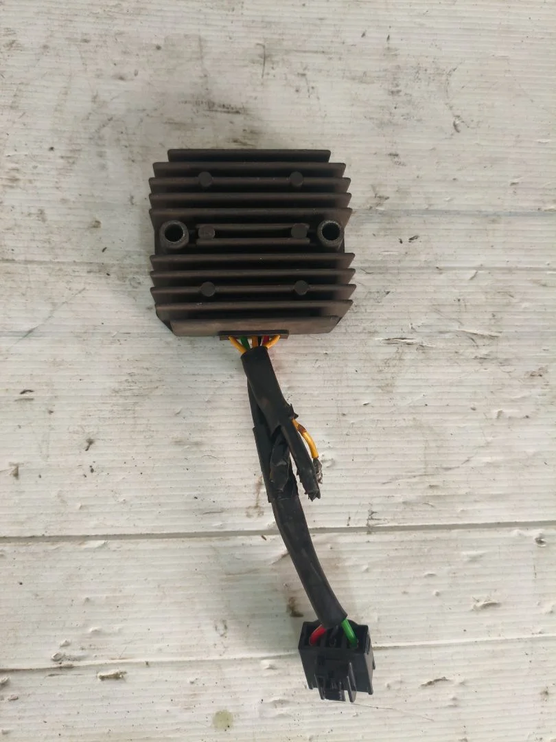 Foto de REGULADOR DE CORRIENTE HONDA FES /SH /SES /DYLAN /PS 125 125 cm3 - 10 kW G-CAT (14 CV / 10 KW) referencia SH541PA