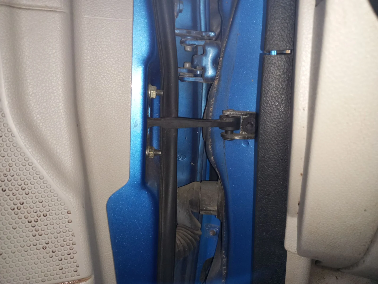 Foto de RETENEDOR PUERTA FORD FIESTA (CBK) 1.25 16V CAT (69 CV / 51 KW) referencia 1474245