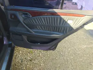 Foto de CERRADURA PUERTA TRASERA DERECHA MERCEDES-BENZ CLASE E (BM 210) BERLINA 3.2 CDI CAT (197 CV / 145 KW) referencia A2027300535