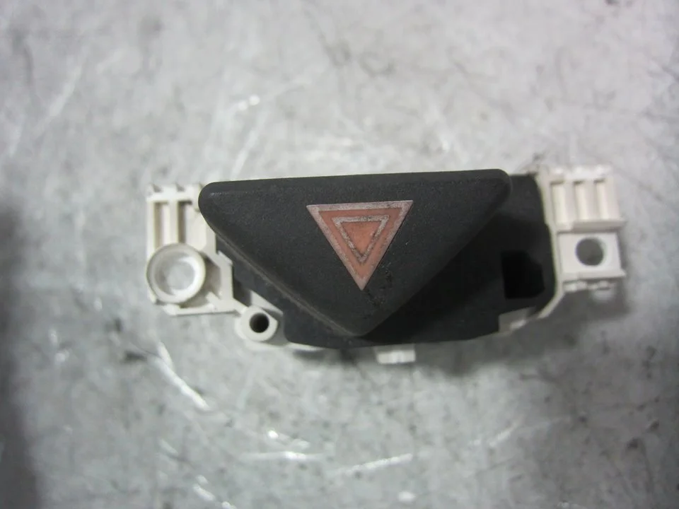 Foto de WARNING FORD FOCUS FAMILIAR (CAK) 1.8 16V CAT (116 CV / 85 KW) referencia 2M5T13A350AA