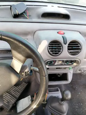 Foto de CONSOLA CENTRAL RENAULT TWINGO I (C06) 1.2  (58 CV / 43 KW)