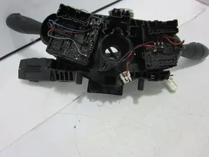 Foto de MANDO MULTIFUNCION RENAULT CLIO IV 1.5 dCi Diesel FAP (90 CV / 66 KW) referencia 255671 foto 2
