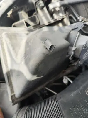 Foto de CAJA FILTRO AIRE AUDI A6 BERLINA (4B2) 2.5 V6 24V TDI (180 CV / 132 KW) referencia 4B0133837F
