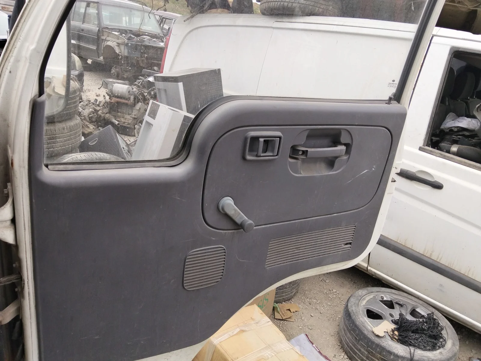 Foto de GUARNECIDO PUERTA DELANTERA DERECHA NISSAN CABSTAR E 3.0 Diesel (120 CV / 88 KW)
