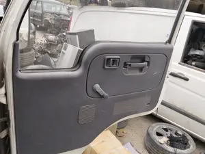Foto de GUARNECIDO PUERTA DELANTERA DERECHA NISSAN CABSTAR E 3.0 Diesel (120 CV / 88 KW)