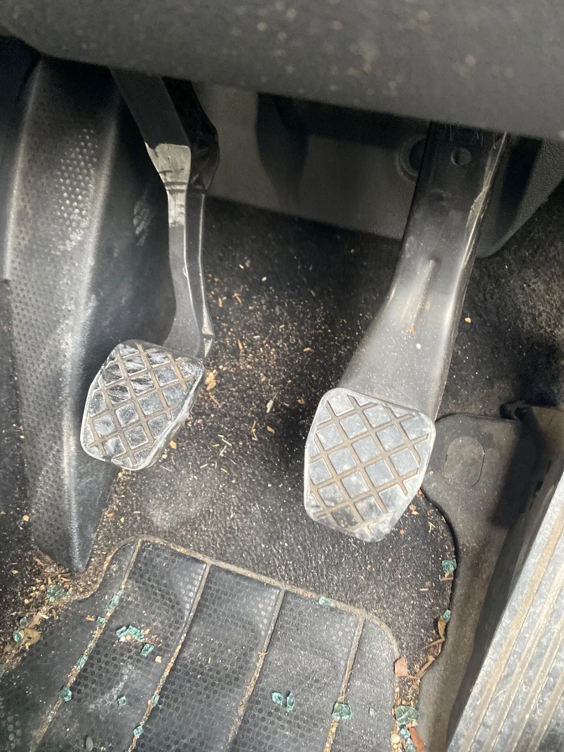 Foto de PEDAL EMBRAGUE VOLKSWAGEN TOURAN (1T3) 1.6 TDI DPF (105 CV / 77 KW)