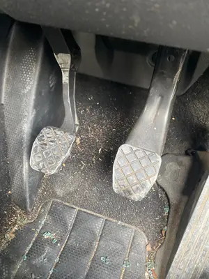 Foto de PEDAL EMBRAGUE VOLKSWAGEN TOURAN (1T3) 1.6 TDI DPF (105 CV / 77 KW)