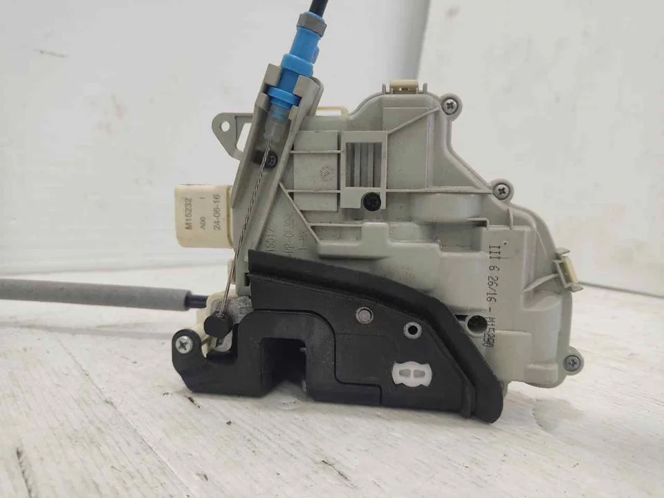 Foto de CERRADURA PUERTA TRASERA DERECHA AUDI A3 (8V1) referencia 4C0839016E