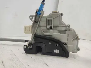 Foto de CERRADURA PUERTA TRASERA DERECHA AUDI A3 (8V1) referencia 4C0839016E