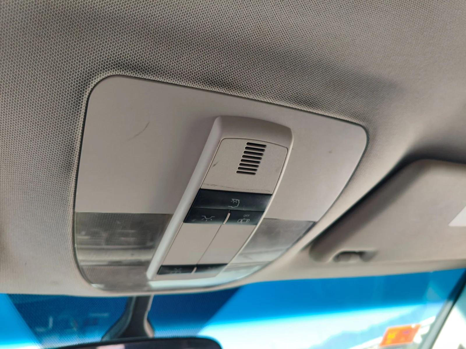 Foto de LUZ INTERIOR MERCEDES-BENZ CLASE B (BM 245) 2.0 CDI CAT (109 CV / 80 KW) referencia A1698208401 FKZ