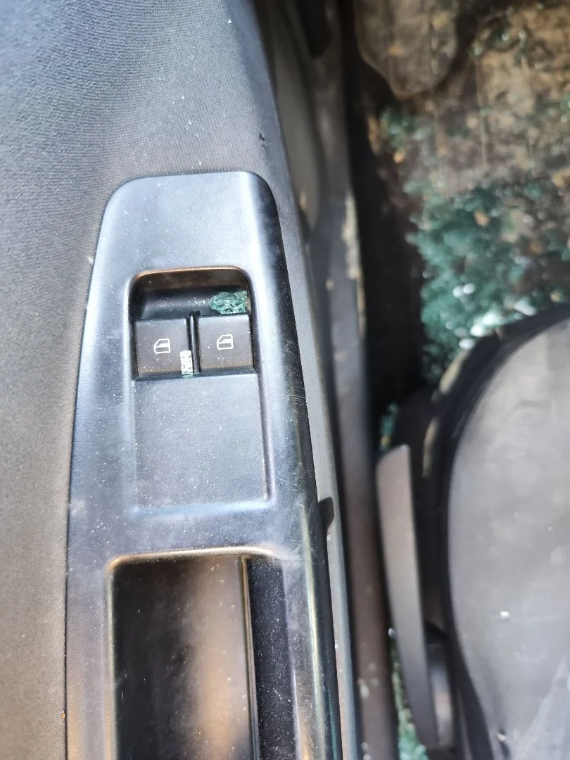 Foto de MANDO ELEVALUNAS DELANTERO IZQUIERDO VOLKSWAGEN POLO IV (9N3) 1.9 TDI (101 CV / 74 KW)