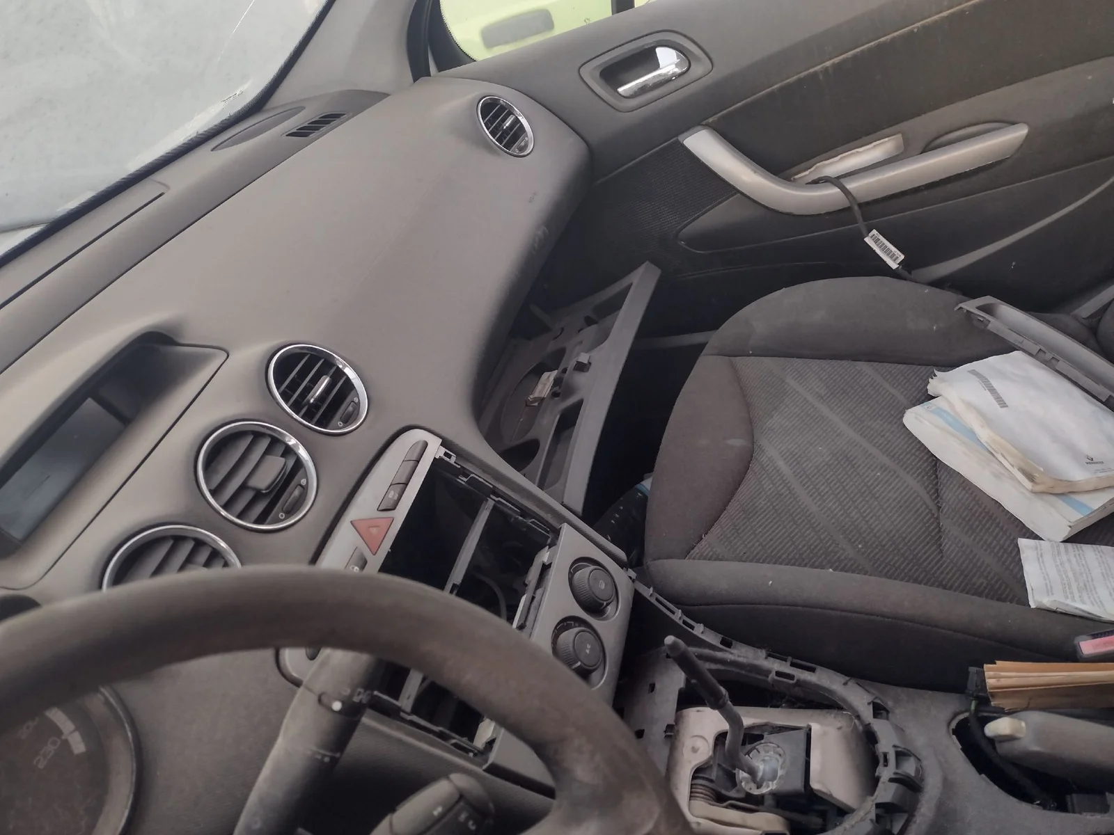 Foto de PALANCA CAMBIO PEUGEOT 308 1.6 16V HDi FAP (92 CV / 68 KW)