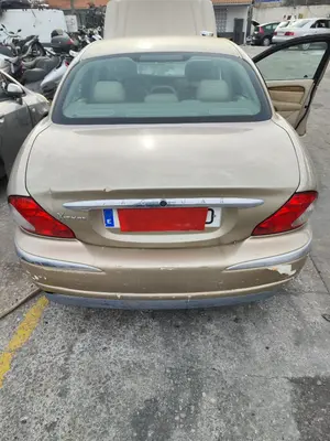 Foto de PORTON TRASERO JAGUAR X-TYPE 2.1 V6 24V CAT (156 CV / 115 KW)