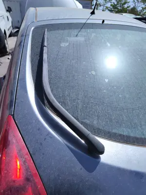 Foto de BRAZO LIMPIA TRASERO NISSAN PRIMERA BERLINA (P12) 1.9 16V Turbodiesel CAT (120 CV / 88 KW) referencia 28781AU200
