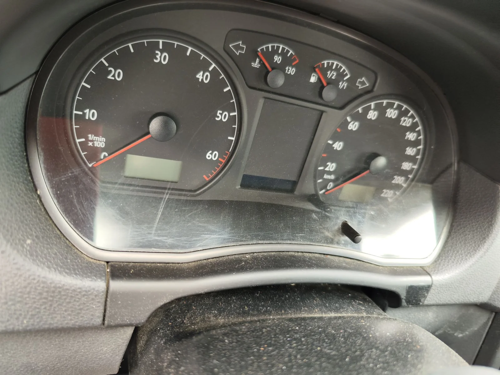Foto de CUADRO INSTRUMENTOS VOLKSWAGEN POLO IV (9N1) 1.4 16V (75 CV / 55 KW) referencia 6Q0920820AVFKZ
